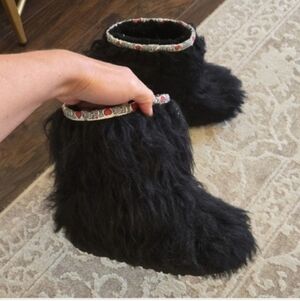 UGG Kids Black Furry Boots Size 3